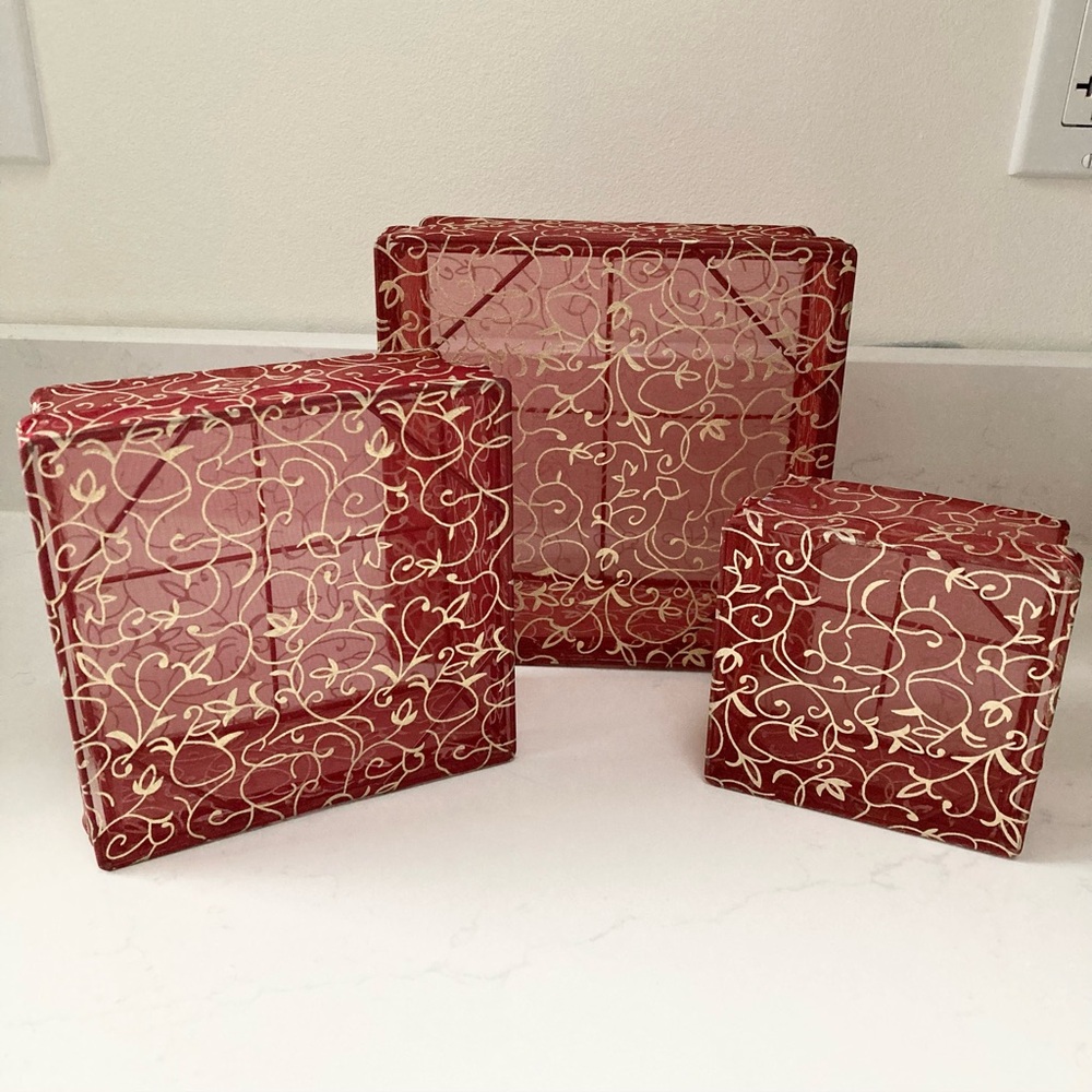 Stackable Square Boxes Set
Burgundy and Gold; 7 x 7”, 5.75 x 5.75”, 4.25 x 4.25”